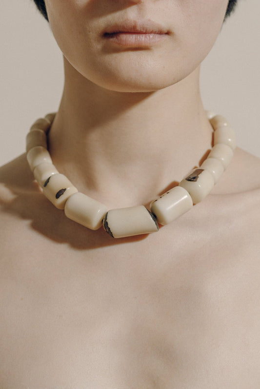 TAGUA COLUMN NECKLACE