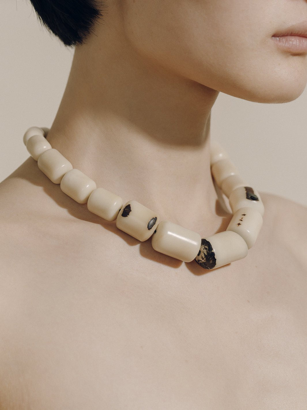 TAGUA COLUMN NECKLACE