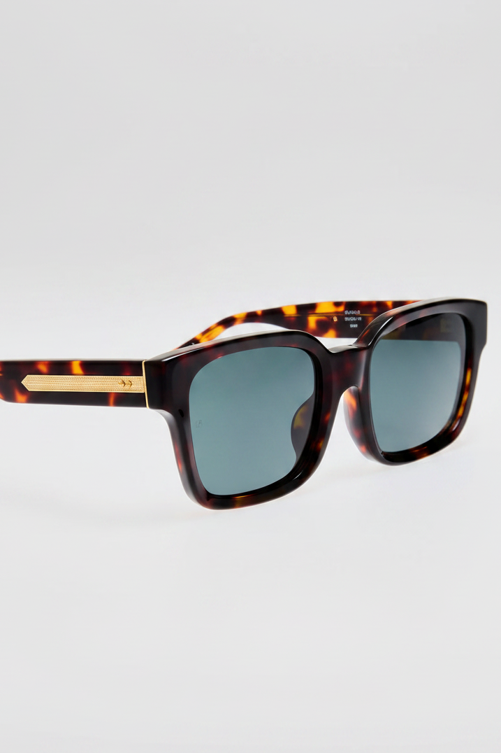 Nathan Sunglasses — White Background 2:3